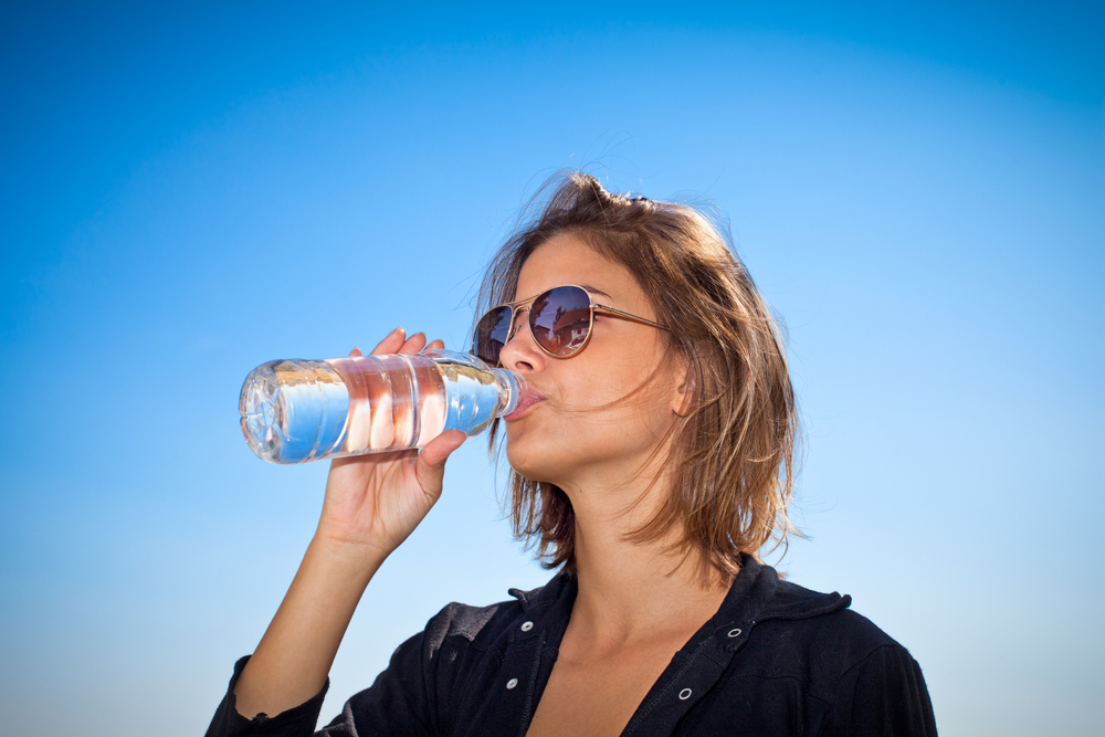 CUÁNTA AGUA DEBES TOMAR AL DÍA