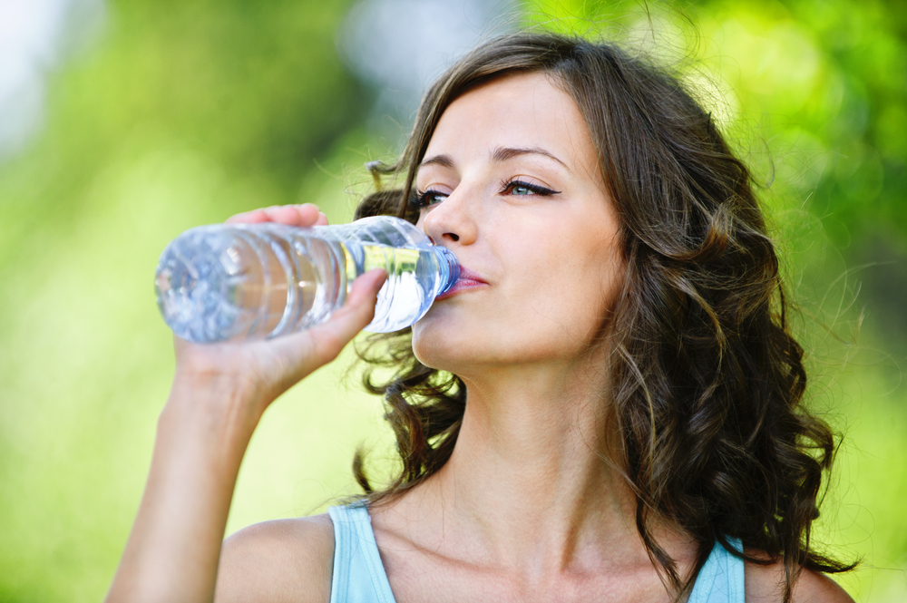 CUÁNTA AGUA NECESITAS TOMAR CADA DÍA?