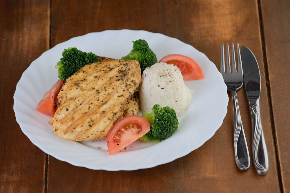 CUÁNTA PROTEÍNAS DEBES COMER AL DÍA